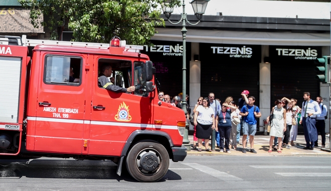 Σεισμός 5,1 Ρίχτερ στην Αθήνα: Δεκάδες κλήσεις στην Πυροσβεστική για απεγκλωβισμούς και απομακρύνσεις αντικειμένων