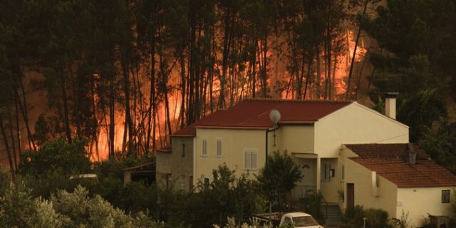 Πορτογαλία: Ενισχυμένες από τις σφοδρές ριπές ανέμων οι φωτιές – Αναζωπυρώθηκαν τα μέτωπα