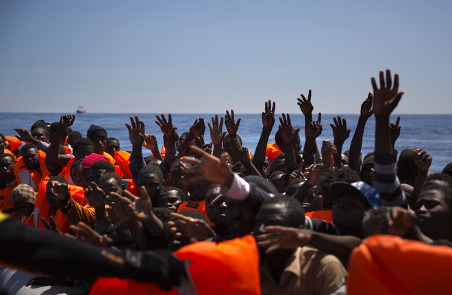Νέα διάσωση από το Ocean Viking, στο σκάφος επιβαίνουν πλέον 356 μετανάστες