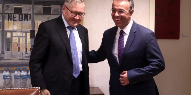 Οι θεσμοί ανοίγουν τα χαρτιά τους για την Ελλάδα
