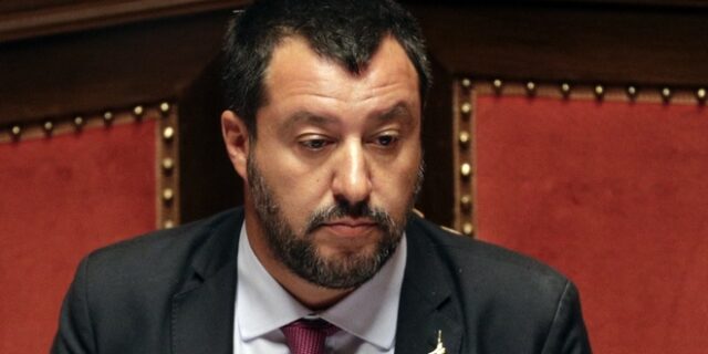 Για τον Ματέο Σαλβίνι τα αδέσποτα σκυλιά έχουν μεγαλύτερη αξία από τους απάτριδες ανθρώπους