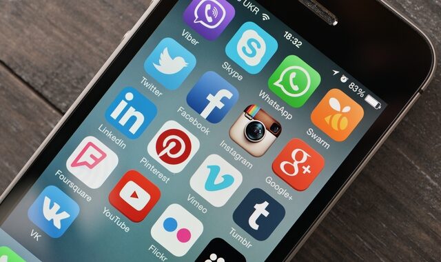 Ρωσία: Κατατέθηκε νομοσχέδιο που θα μπλοκάρει Facebook, Twitter και YouTube