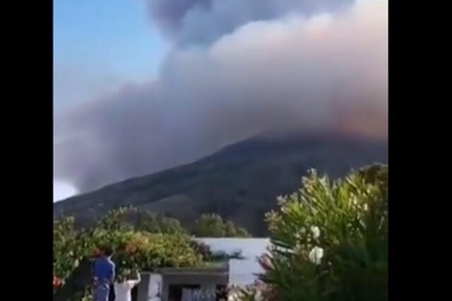 “Ξύπνησε” το ηφαίστειο Στρόμπολι: Ένας νεκρός – Τουρίστες έπεσαν στη θάλασσα
