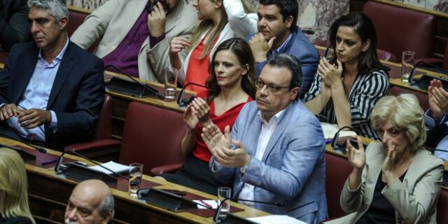 Πηγές ΣΥΡΙΖΑ: Ο πρωθυπουργός δεν έχει χρόνο να απαντήσει για το ασφαλιστικό, το αφορολόγητο και την 13η σύνταξη