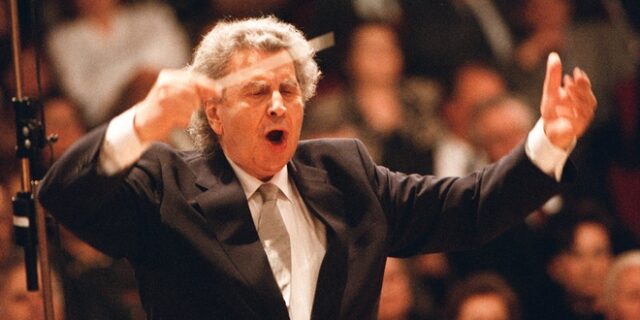 Μίκης Θεοδωράκης: 5 πράγματα που πρέπει να ξέρεις για τον σπουδαίο συνθέτη