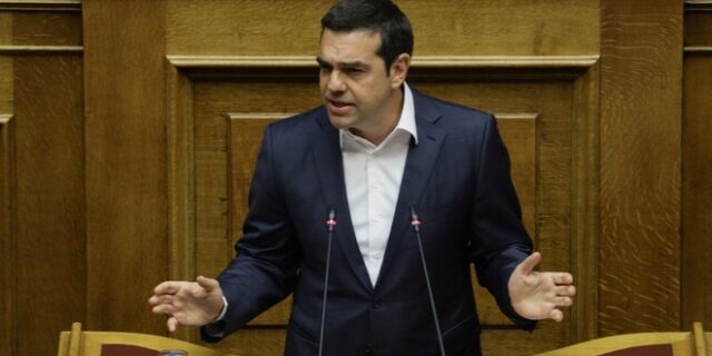 Τσίπρας σε Μητσοτάκη: Δίνετε λίγα στους πολλούς και πολλά στους λίγους