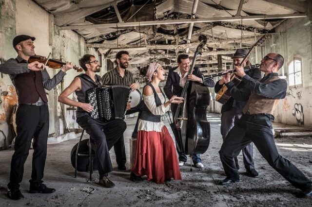 Η Barcelona Gipsy balKan Orchestra θα “ταρακουνήσει” τον Σεπτέμβριο την Τεχνόπολη