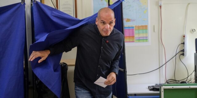 Βαρουφάκης: Η Δημοκρατία ανήκει μόνο σε αυτούς που έχουν το κουράγιο να την υπερασπιστούν