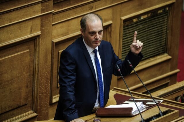 Ο Βελόπουλος κατηγορεί τη ΝΔ ότι του έκλεψε το πρόγραμμα για τα βότανα