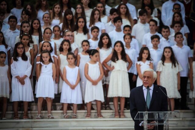 Συγκίνησε η παιδική χορωδία στην επέτειο αποκατάστασης της Δημοκρατίας