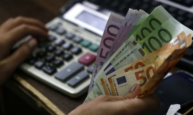 120 δόσεις: Ξεπέρασαν τις 17.000 οι αιτήσεις για ρύθμιση χρεών στην εφορία