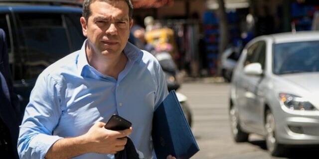 Ο Τσίπρας “παίρνει πάνω του” τον μετασχηματισμό του κόμματος