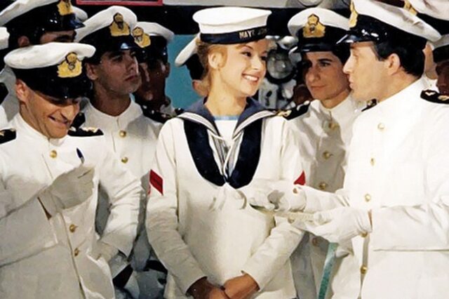 Αλίκη Βουγιουκλάκη: Αδημοσίευτη φωτογραφία από τα γυρίσματα της ταινίας “Η Αλίκη στο ναυτικό”