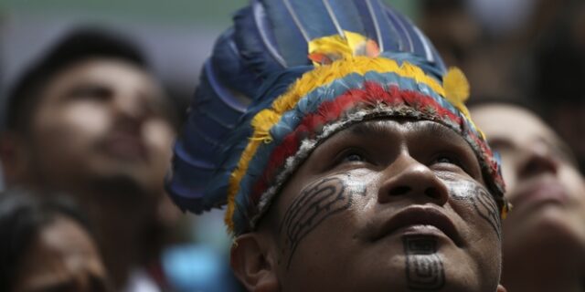 Αυτόχθονες του Αμαζονίου: “Ο λευκός άνθρωπος έβαλε στόχο να μας αποτελειώσει”