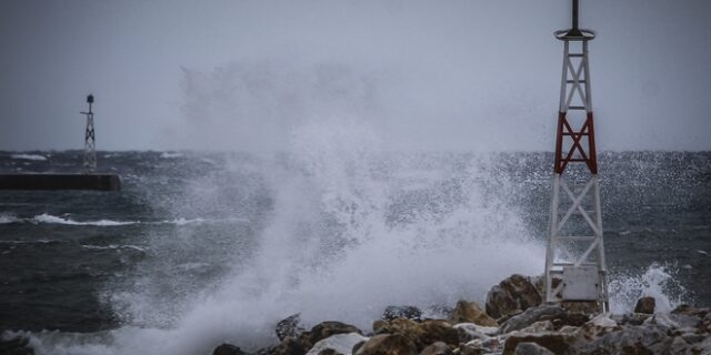 Καιρός: Θυελλώδεις άνεμοι και πτώση της θερμοκρασίας – Με προβλήματα τα ακτοπλοϊκά δρομολόγια