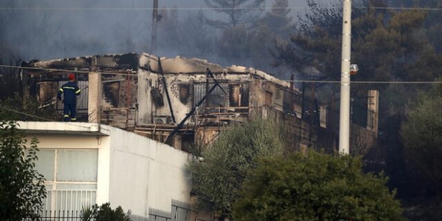 Ρένα Δούρου για φωτιά στον Υμηττό: Έχουμε αναφορά για δύο καμμένα σπίτια