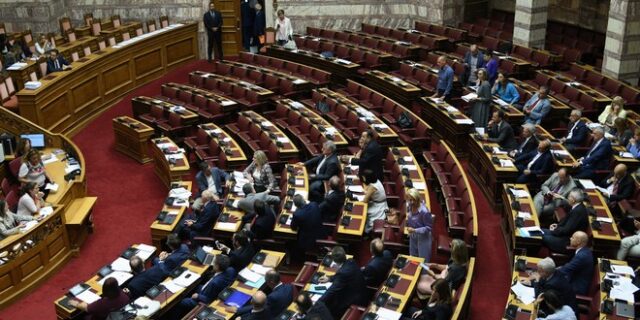 Τροπολογίες Βρούτση: Καταργείται το αιτιολογημένο της απόλυσης και η ευθύνη των εργολάβων για παραβίαση εργασιακών δικαιωμάτων