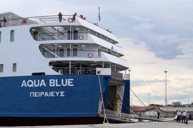 Άνδρος: Ταλαιπωρία για τους επιβάτες του Aqua Blue