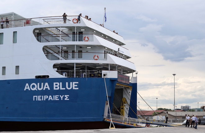 Άνδρος: Ταλαιπωρία για τους επιβάτες του Aqua Blue