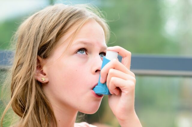 Παιδικό άσθμα: Η ρύπανση του αέρα υπεύθυνη για ένα στα τρία νέα περιστατικά