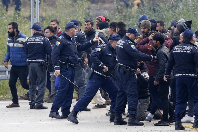 Βοσνία – Κροατία: 18 μετανάστες τραυματίστηκαν επιχειρώντας να διασχίσουν τα σύνορα