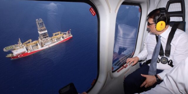Νέα πρόκληση: Ο υπουργός Άμυνας της Τουρκίας επιθεώρησε τις παράνομες ενέργειες του Γιαβούζ