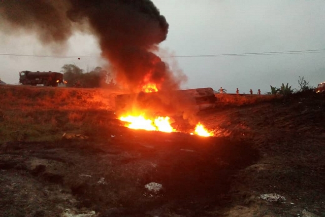 Ουγκάντα: Τουλάχιστον 10 νεκροί σε έκρηξη βυτιοφόρου που μετέφερε καύσιμα