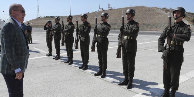 Ο Ερντογάν ανακοίνωσε επίθεση στον Ευφράτη και ζητά από τις ΗΠΑ να κόψουν τις “κουρδικές γέφυρες”