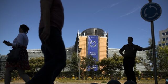 Ευρωβαρόμετρο: Μετανάστευση και κλιματική αλλαγή οι κύριες ανησυχίες των Ευρωπαίων