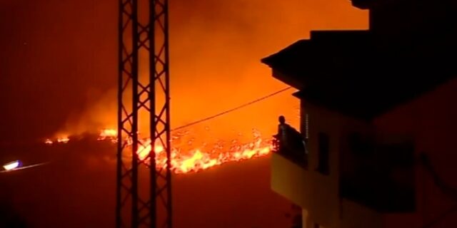Γκραν Κανάρια: Εκτός ελέγχου η φωτιά – 10.000 στρέμματα έγιναν στάχτη