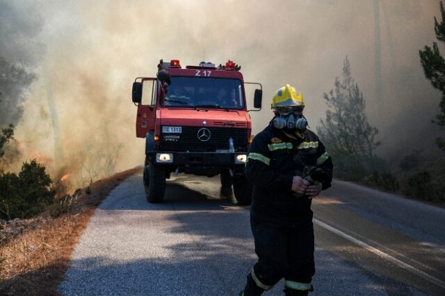 Οριοθετήθηκε η φωτιά στα Κύθηρα – Αποχώρησαν προσωρινά τα εναέρια μέσα