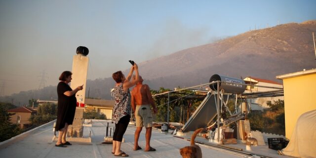 Φωτιά στον Υμηττό: “Μας βγάλαν έξω άρον άρον, ήταν σίγουρα εμπρησμός”