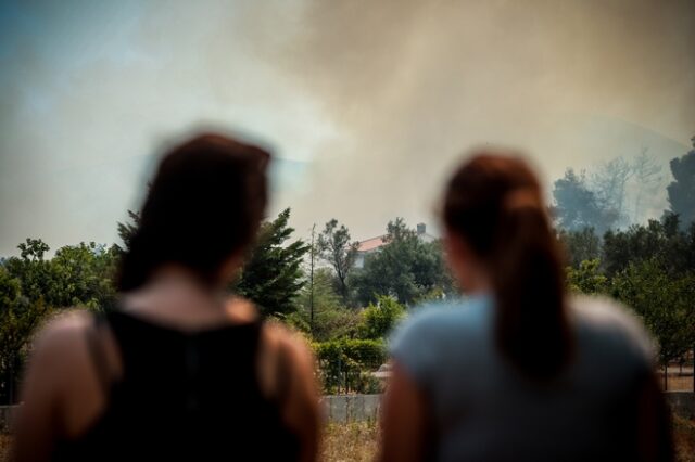 Φωτιά στη Σαλαμίνα: Εντολή εκκένωσης οικισμού
