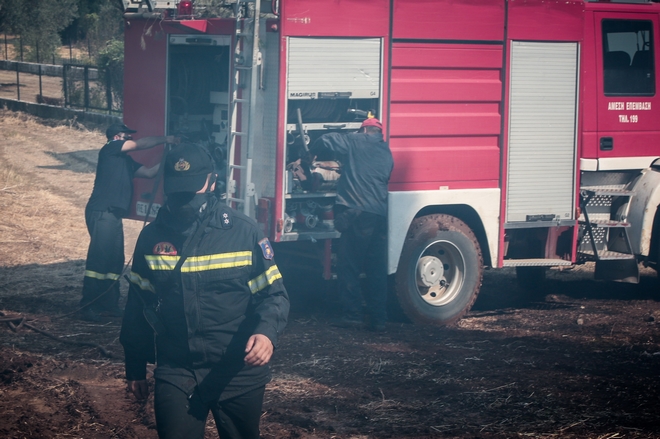 Φωτιά στο Μενίδι – Μεγάλη κινητοποίηση από την Πυροσβεστική