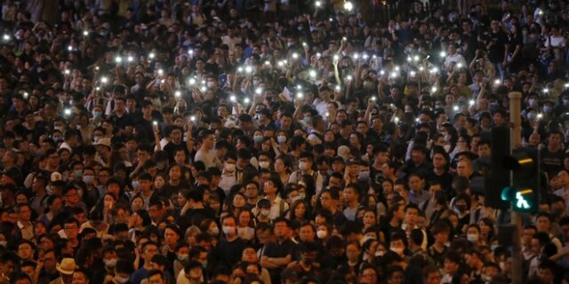 Χονγκ Κονγκ: Χιλιάδες δημόσιοι υπάλληλοι πραγματοποίησαν πορεία