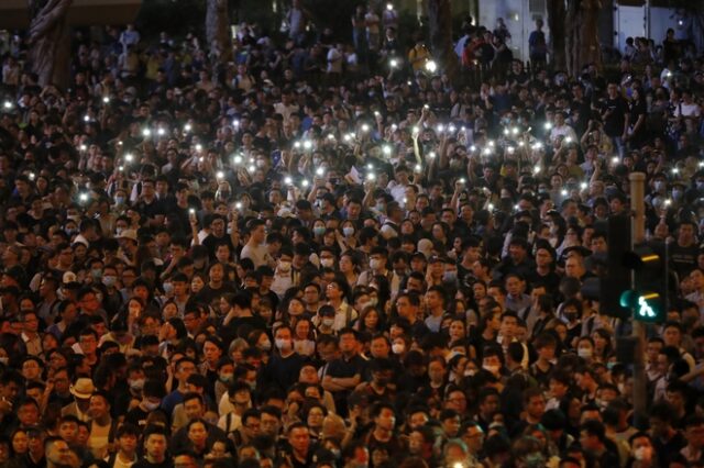 Χονγκ Κονγκ: Χιλιάδες δημόσιοι υπάλληλοι πραγματοποίησαν πορεία