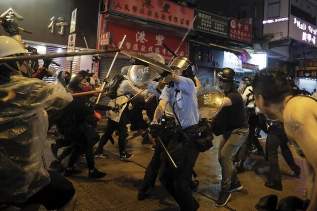 Χονγκ Κονγκ: Και οι μαθητές κατέβηκαν στο δρόμο