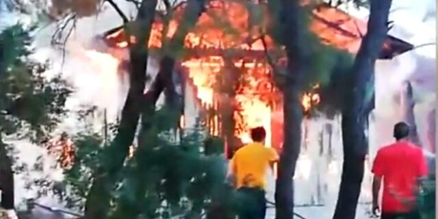 Βίντεο ντοκουμέντο: Πυριτιδαποθήκη το hot spot για τον δρυμό στο Σούνιο