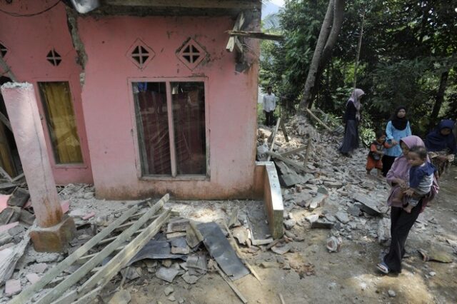 Ινδονησία: Τουλάχιστον 5 νεκροί από τον ισχυρό σεισμό των 7 Ρίχτερ