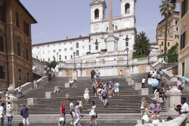 Ιταλία: Πρόστιμο σε όσους κάθονται στα διάσημα σκαλοπάτια της Τρινιτά ντέι Μόντι