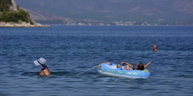 Καύσωνας από σήμερα: 40άρια και άνεμοι 8 μποφόρ την Κυριακή