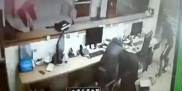 Βίντεο: Ληστεία σε μεταφορική στη Θεσσαλονίκη – Ξυλοκόπησαν άγρια υπάλληλο σεκιούριτι