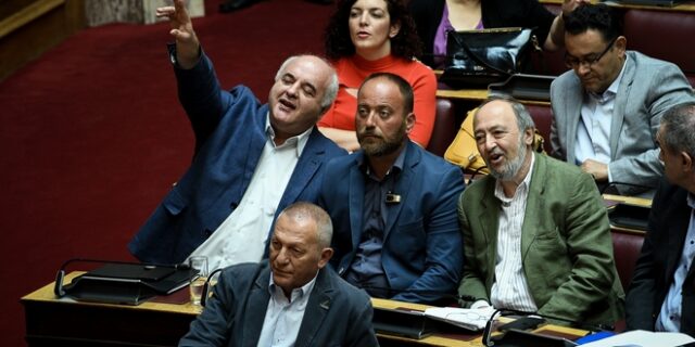 ΚΚΕ: Αποχωρεί από την ψηφοφορία για τα διπλώματα οδήγησης