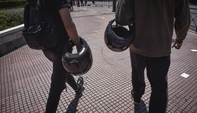 Μειώνεται στο 13% ο ΦΠΑ στα κράνη για μηχανές