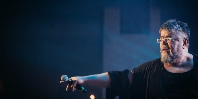 Σταμάτης Κραουνάκης: “Έχω σκεφτεί να το… βουλώσω, αλλά ένας διάβολος πάντα με σπρώχνει”