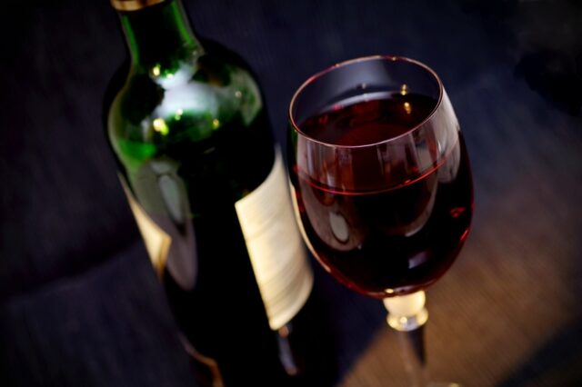Masters of Wine: 20 μέλη θα επισκεφτούν την Ελλάδα για να γευτούν 125 κρασιά
