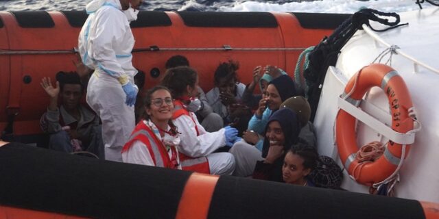 Ιταλία: Επέτρεψε σε 27 ανήλικους μετανάστες την αποβίβαση κόντρα στη θέληση του Σαλβίνι