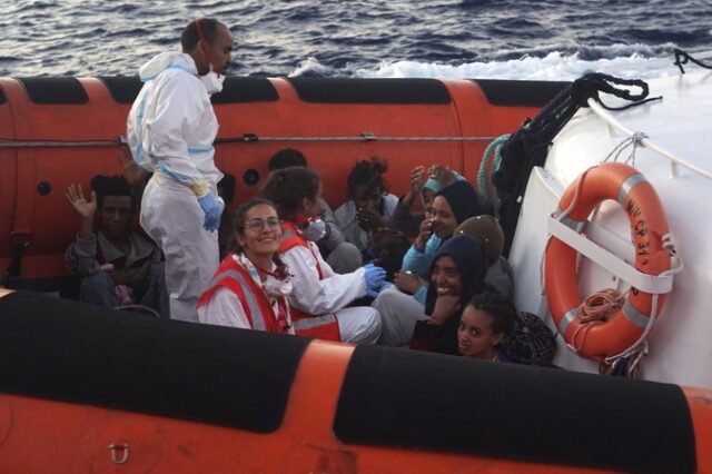 Ιταλία: Επέτρεψε σε 27 ανήλικους μετανάστες την αποβίβαση κόντρα στη θέληση του Σαλβίνι