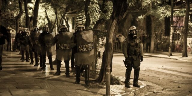 Επεισόδια στα Εξάρχεια μετά την πορεία των αντιεξουσιαστών