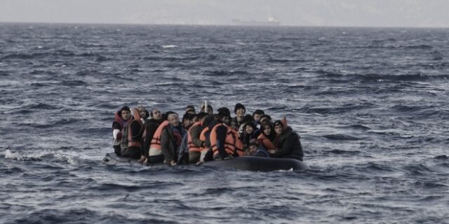 Λέσβος: 530 μετανάστες με 13 βάρκες βγήκαν μέσα σε λίγα λεπτά στις ακτές του νησιού